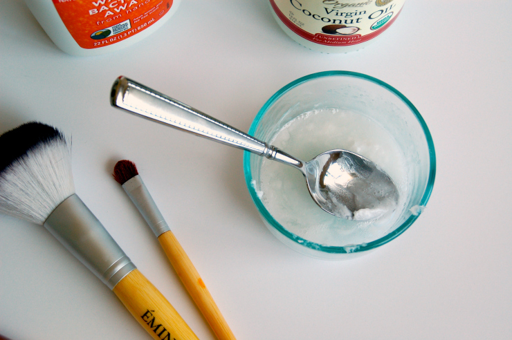 Clean Your Makeup Brushes Natually3
