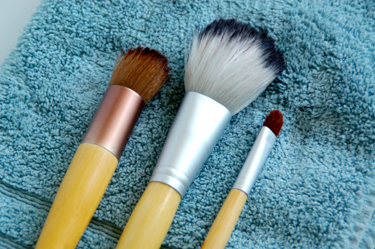 Clean Your Makeup Brushes Naturally4