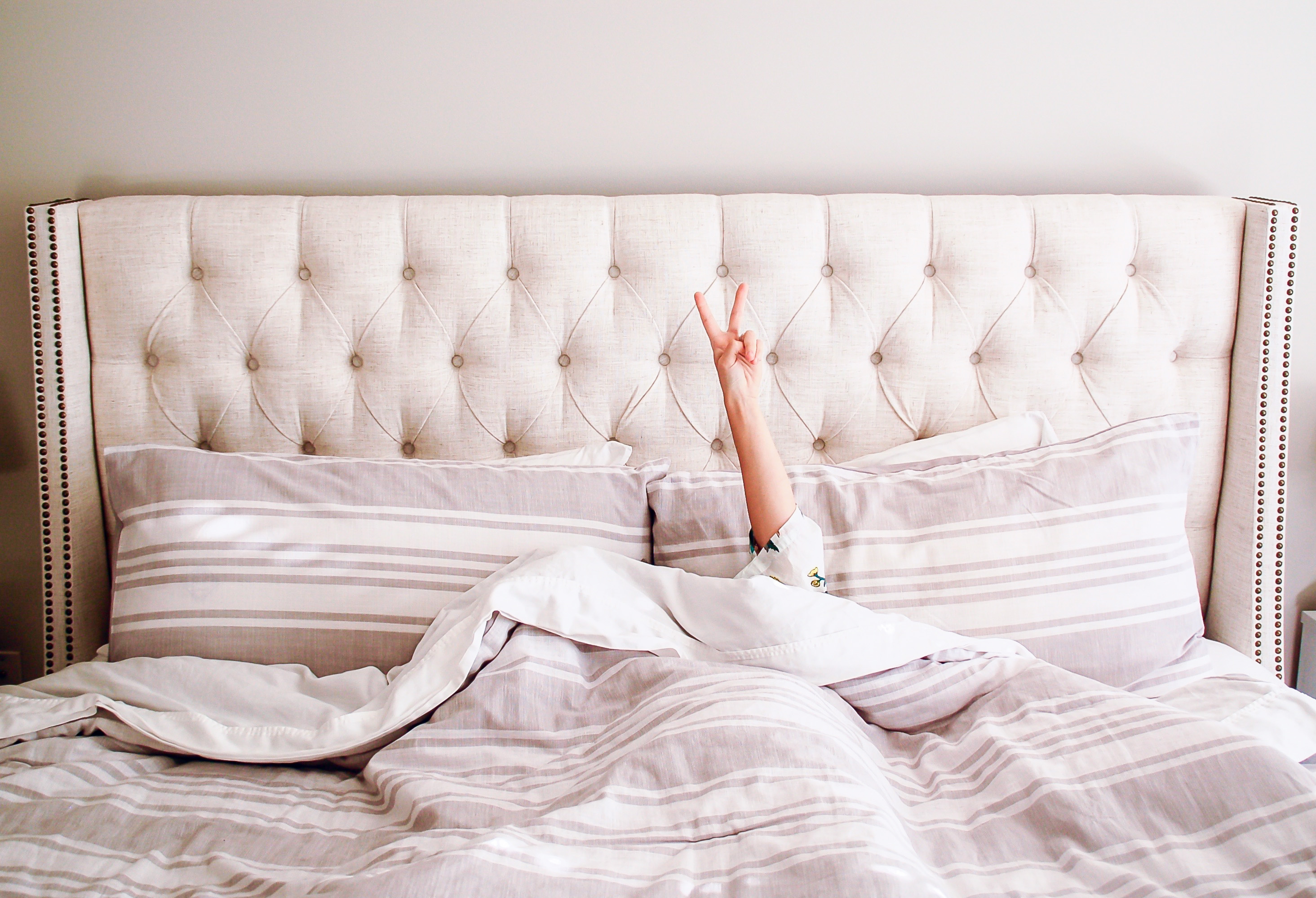 6 Morning Habits I Do Every Day {+ something new I’m trying} morning rituals via simply-nicole.com